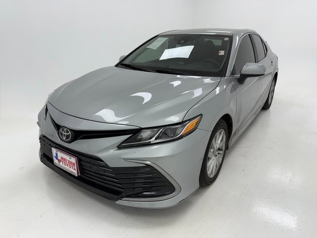 2021 Toyota Camry LE photo 3