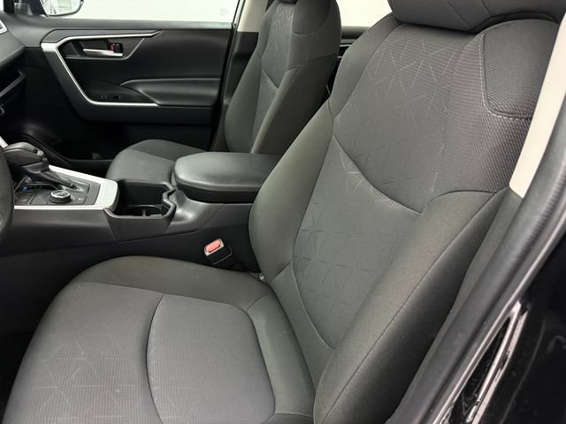 2025 Toyota RAV4 XLE - Photo 26