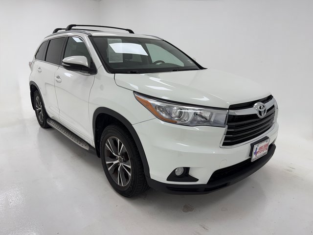 Used 2016 Toyota Highlander XLE with VIN 5TDKKRFH2GS135914 for sale in Robstown, TX