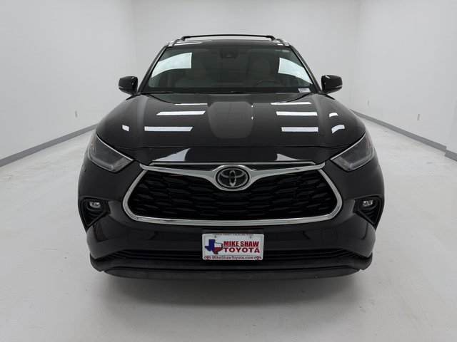 2021 Toyota Highlander XLE photo 3