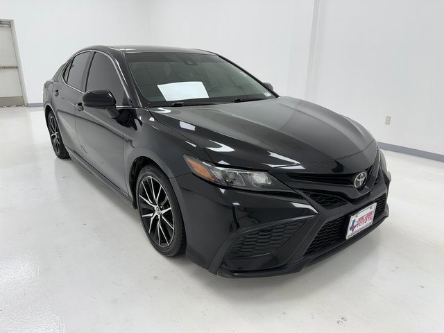 2021 Toyota Camry SE photo 2