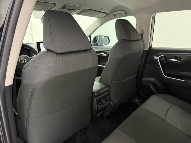 2025 Toyota RAV4 XLE - Photo 30