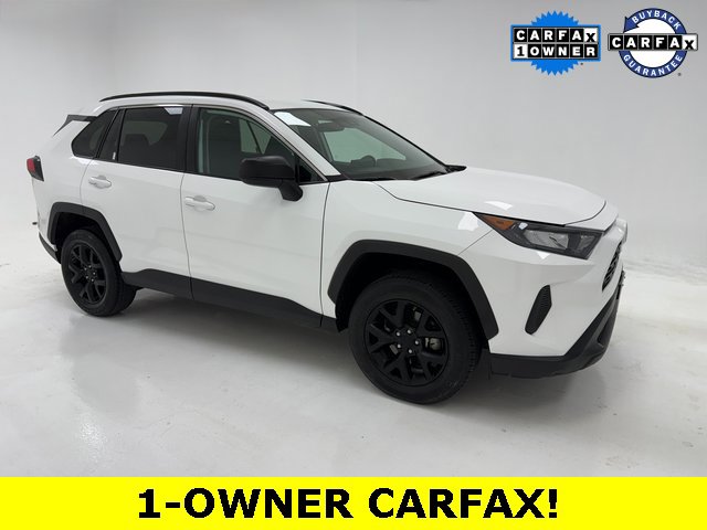 2021 Toyota RAV4 LE's photo