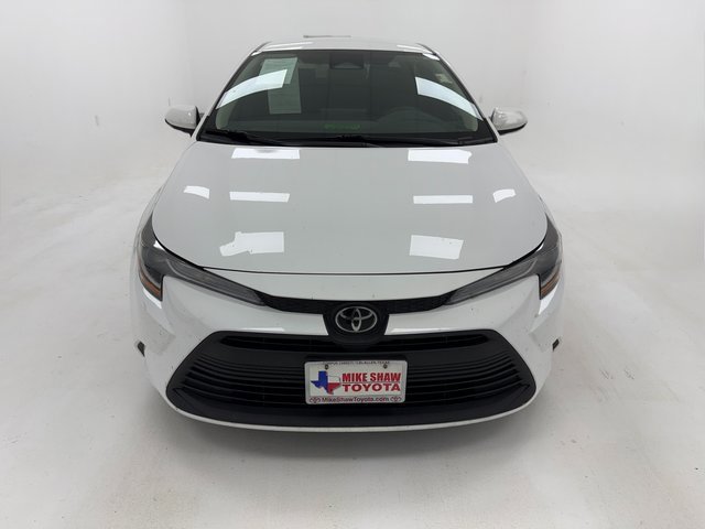2023 Toyota Corolla LE photo 3