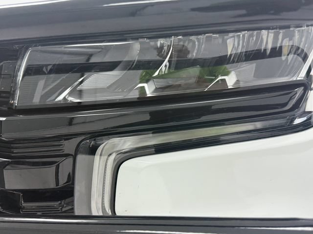 2023 Chevrolet Suburban Z71 - Photo 6