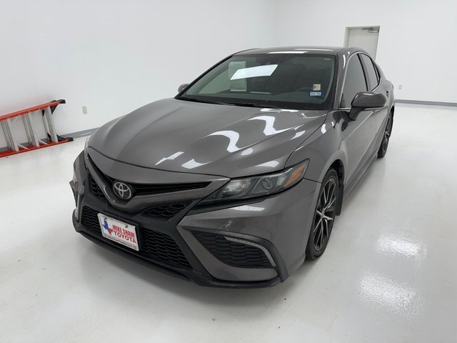 2022 Toyota Camry SE photo 3