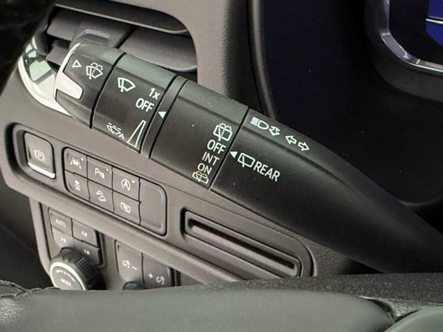 2023 Chevrolet Suburban Z71 - Photo 17