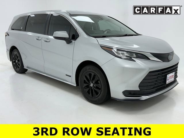 2021 Toyota Sienna LE 8-Passenger Hybrid FWD's photo