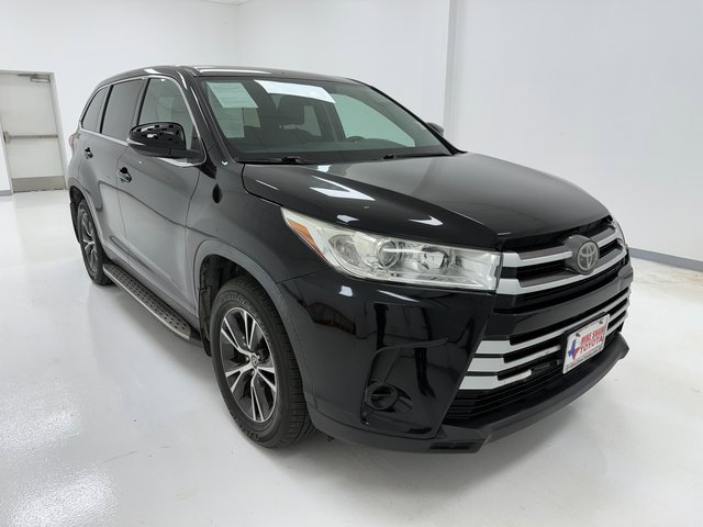 2019 Toyota Highlander LE photo 2