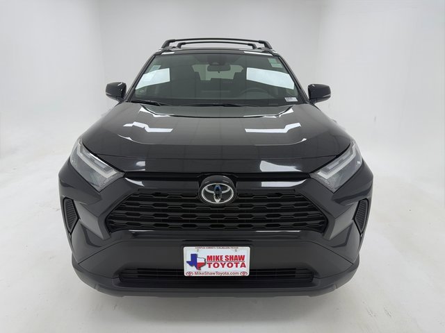 2025 Toyota RAV4 XLE photo 3