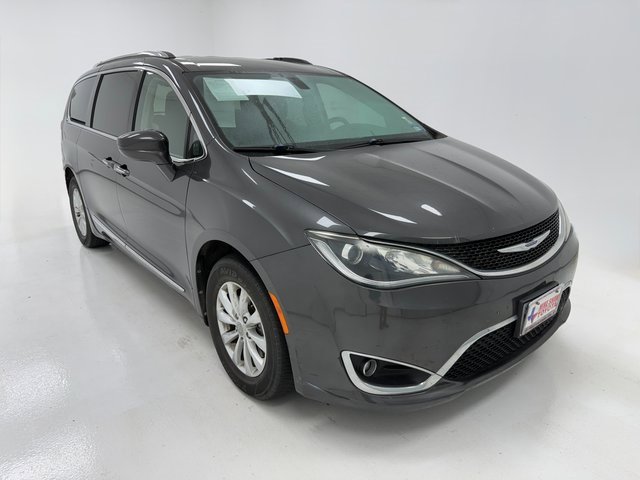 2019 Chrysler Pacifica Touring L photo 2