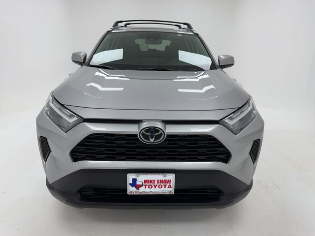 2024 Toyota RAV4 XLE photo 2