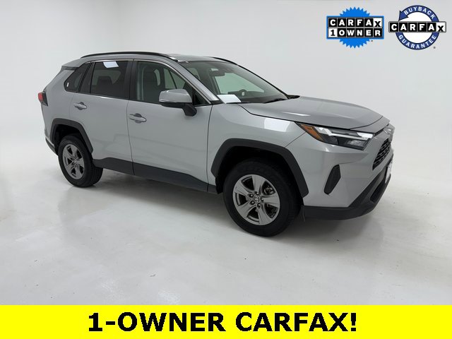 2024 Toyota RAV4 XLE's photo