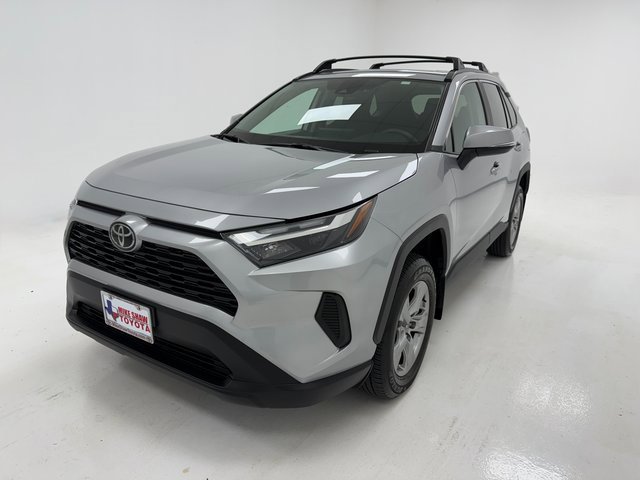 2024 Toyota RAV4 XLE photo 3