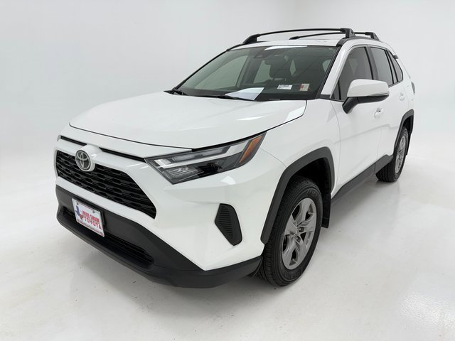 2024 Toyota RAV4 XLE photo 4