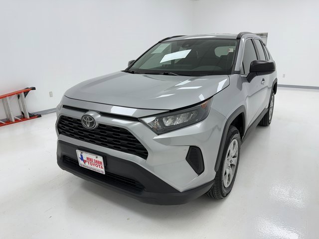 2019 Toyota RAV4 LE photo 4