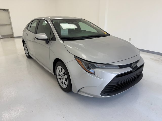 Used 2023 Toyota Corolla LE with VIN 5YFB4MDE6PP033000 for sale in Northfield, Minnesota