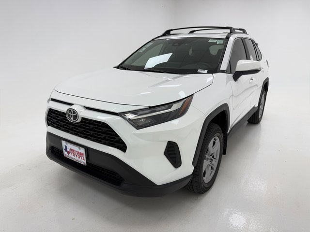 2025 Toyota RAV4 XLE photo 2