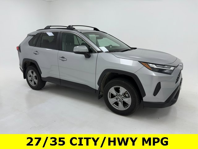 2024 Toyota RAV4 XLE's photo