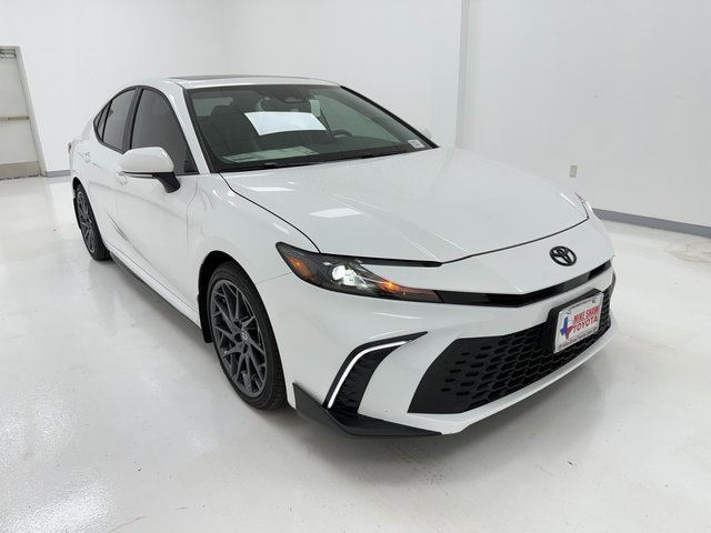 2025 Toyota Camry SE photo 2