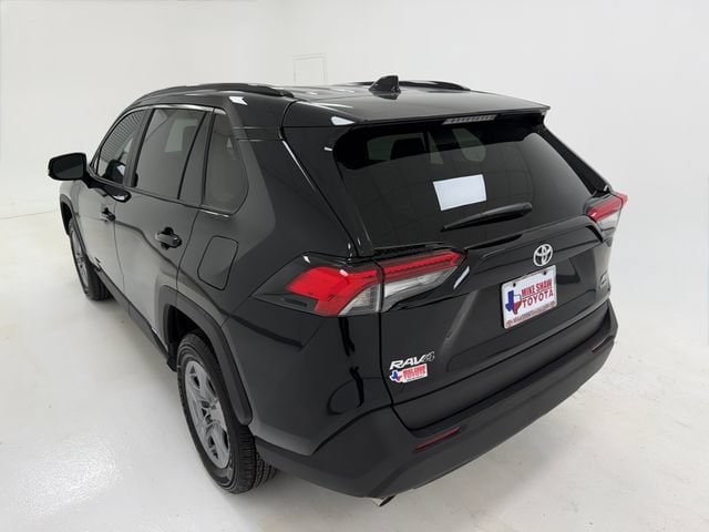 2025 Toyota RAV4 XLE - Photo 38