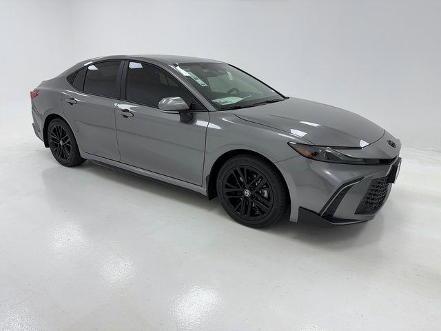 2026 Toyota Camry SE's photo