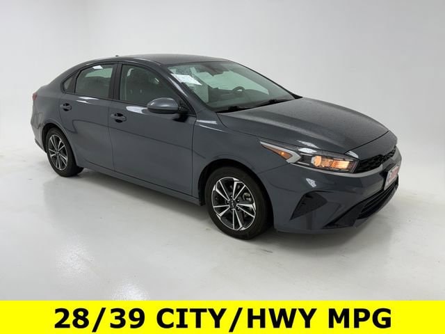 2024 Kia Forte LXS AT's photo