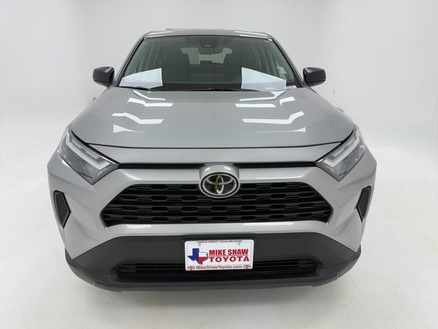 2024 Toyota RAV4 LE photo 3