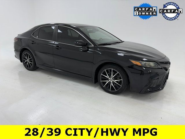 2021 Toyota Camry SE's photo