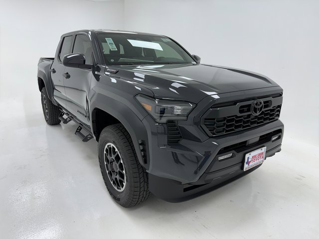 2025 Toyota Tacoma TRD Off-Road photo 2