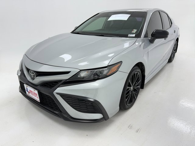 2021 Toyota Camry SE photo 3