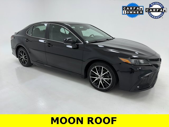 2023 Toyota Camry SE's photo