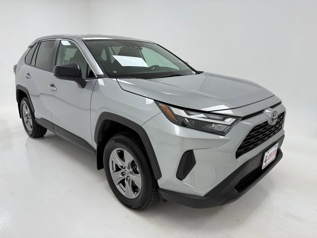 2024 Toyota RAV4 LE photo 2