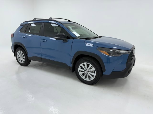 2026 Toyota Corolla Cross LE's photo