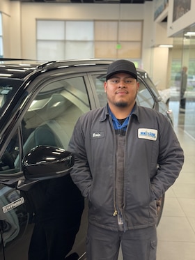 Staff member Elvin Chanchavac from ID_ae10ebfd3d06