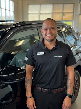 Staff member Noe Delarosa from ID_ae10ebfd3d06