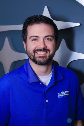 Staff member Randon Givens from ID_2dda96cdca57