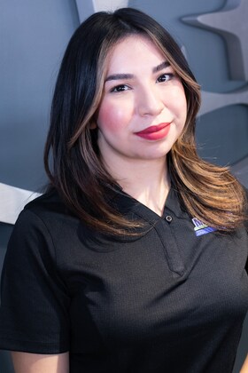Staff member Alejandra Flores from ID_557511016e50