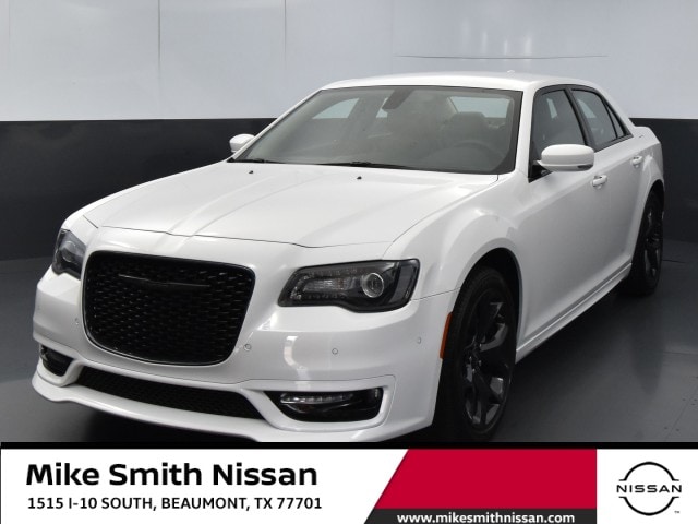 2022 Chrysler 300 Touring L's photo