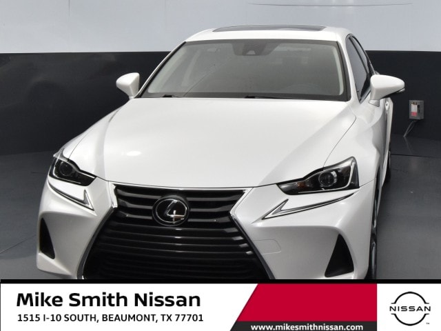 2020 Lexus IS 300's photo