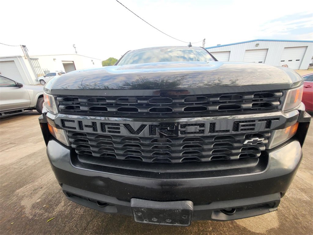 2021 Chevrolet Silverado 1500 Custom photo 2