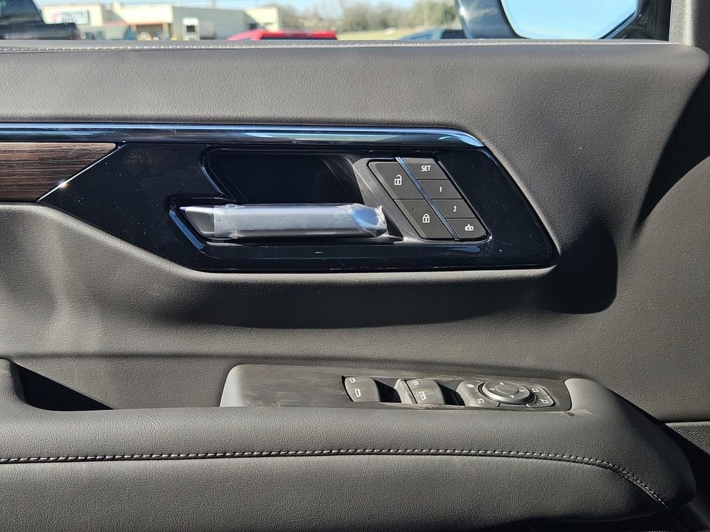 2026 Chevrolet Suburban LT - Photo 24