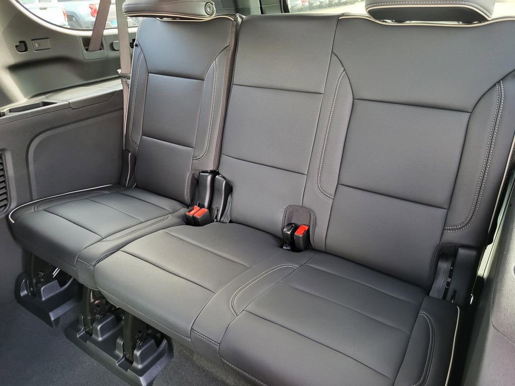 2025 Chevrolet Suburban Premier - Photo 25