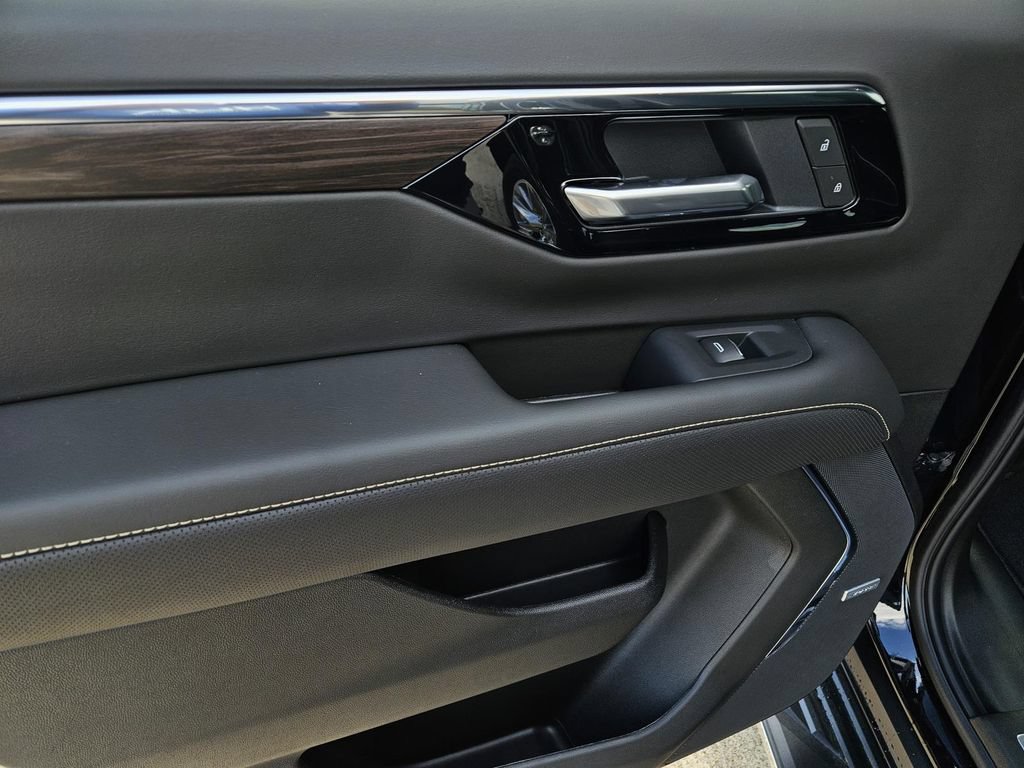 2026 Chevrolet Tahoe Premier - Photo 10
