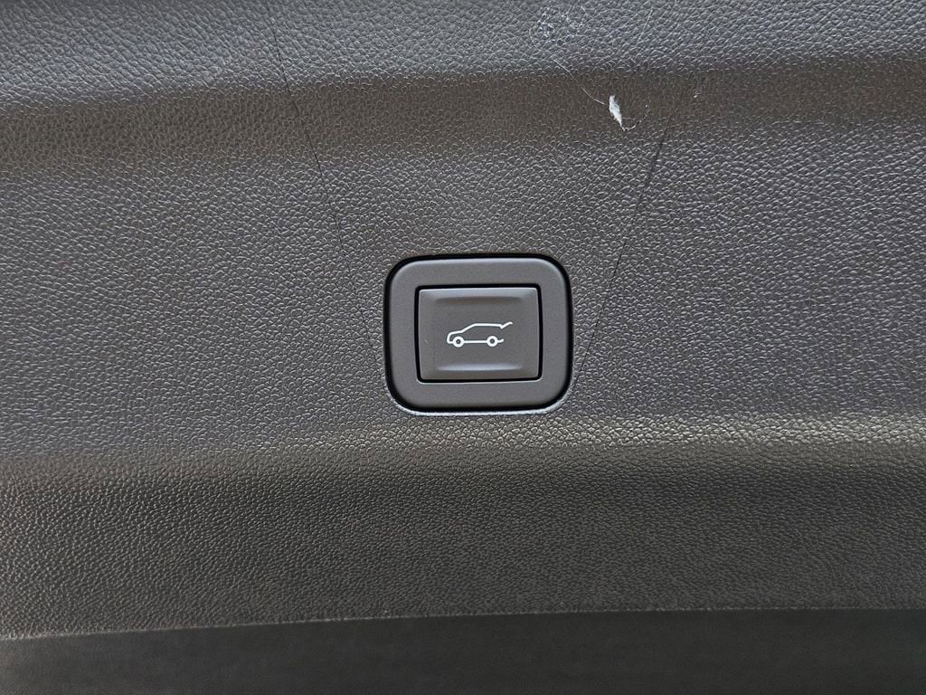 2026 Chevrolet Suburban LT - Photo 10