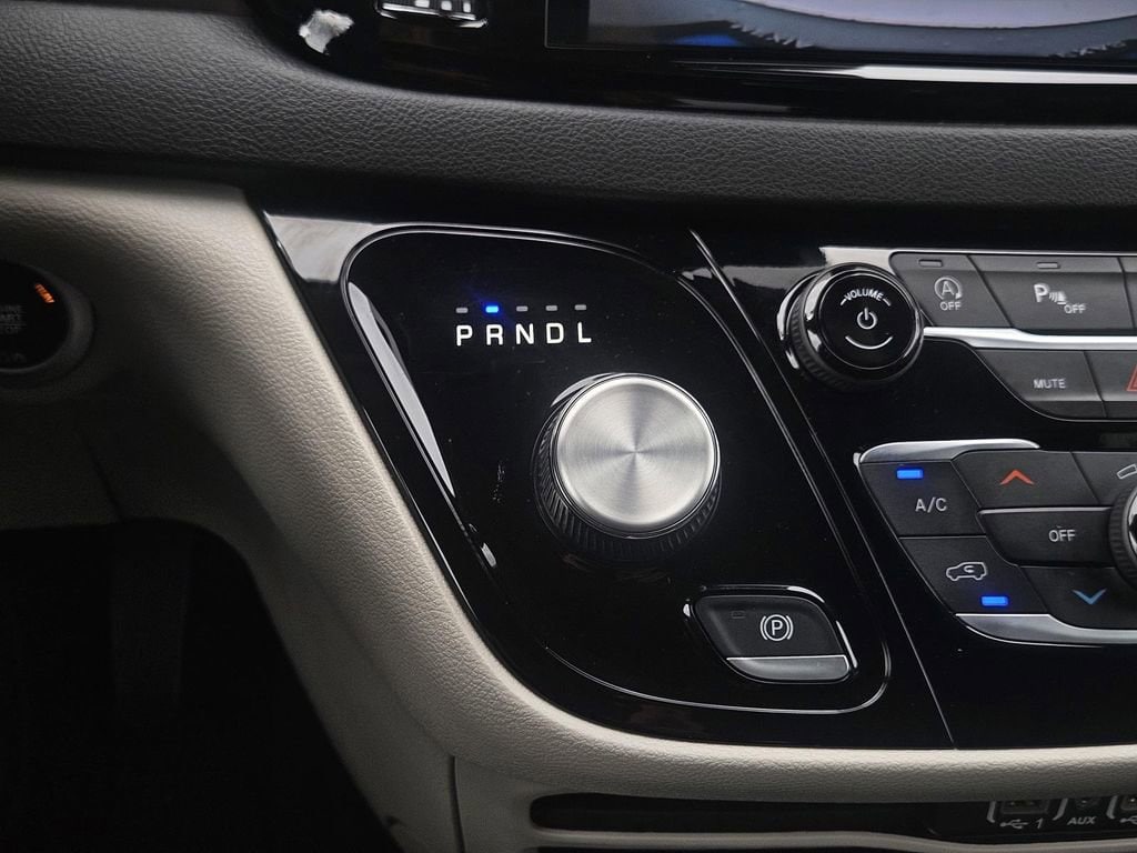 2024 Chrysler Pacifica Touring L - Photo 19
