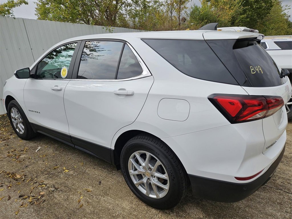 2024 Chevrolet Equinox LT photo 2