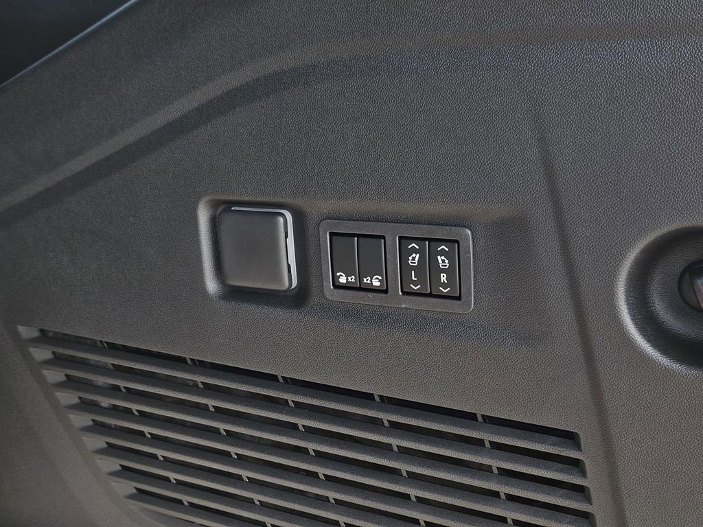 2026 Chevrolet Suburban LT - Photo 9