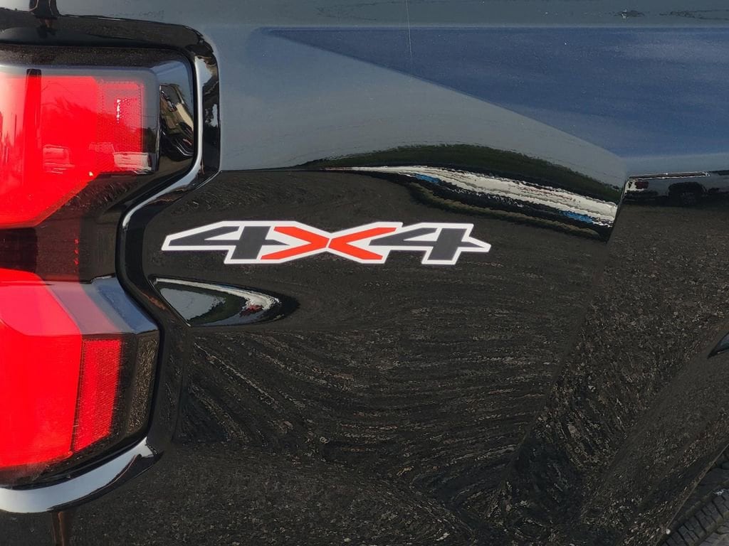 2025 Chevrolet Colorado LT - Photo 6