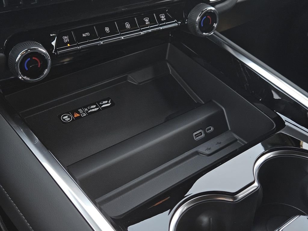 2026 Chevrolet Suburban LT - Photo 22